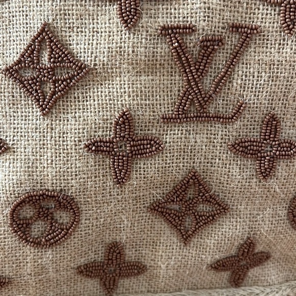 Island Beach Ready 🕶️Can’t believe I’m posting this! LV NWOT - Picture 4 of 11